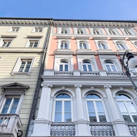トリエステPiazza Della Borsa 3C Tirabora Short Rentアパートメント エクステリア 写真