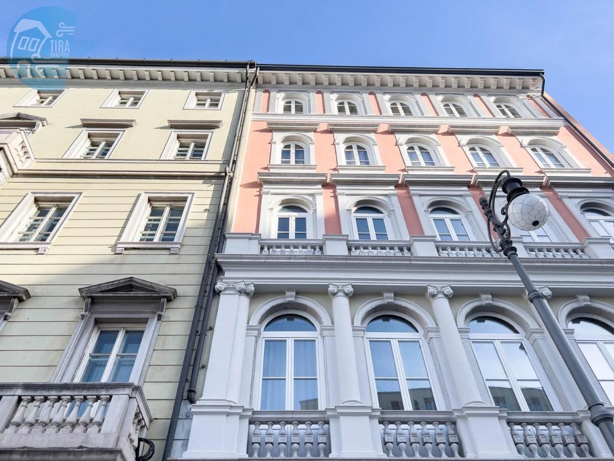 トリエステPiazza Della Borsa 3C Tirabora Short Rentアパートメント エクステリア 写真